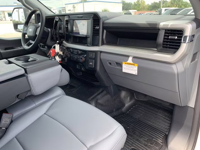 2026 Oxford White Ford Super Duty F-450 DRW XL 4X4 Chassis