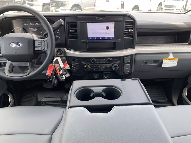 2026 Oxford White Ford Super Duty F-450 DRW XL 4X4 Chassis