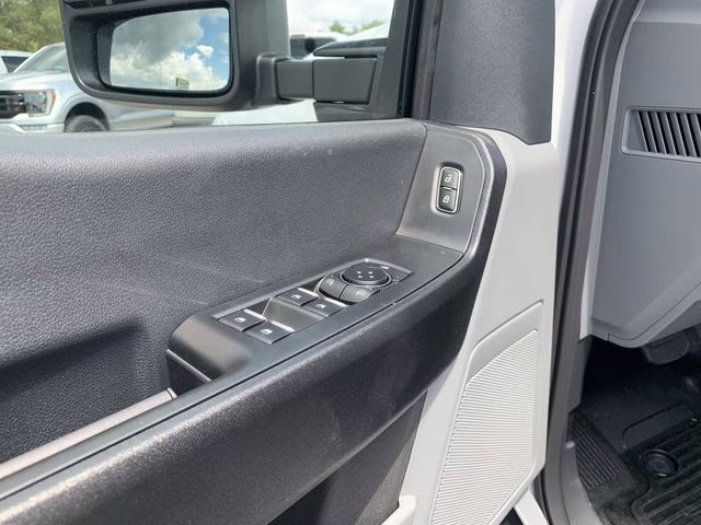 2026 Oxford White Ford Super Duty F-450 DRW XL 4X4 Chassis