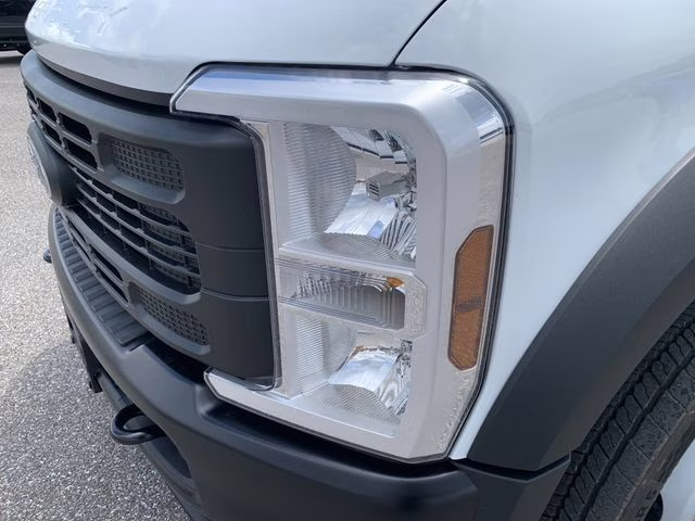 2026 Oxford White Ford Super Duty F-450 DRW XL 4X4 Chassis