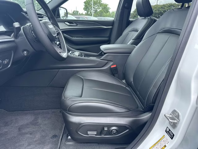 2025 Bright White Clearcoat Jeep Grand Cherokee L Limited RWD SUV