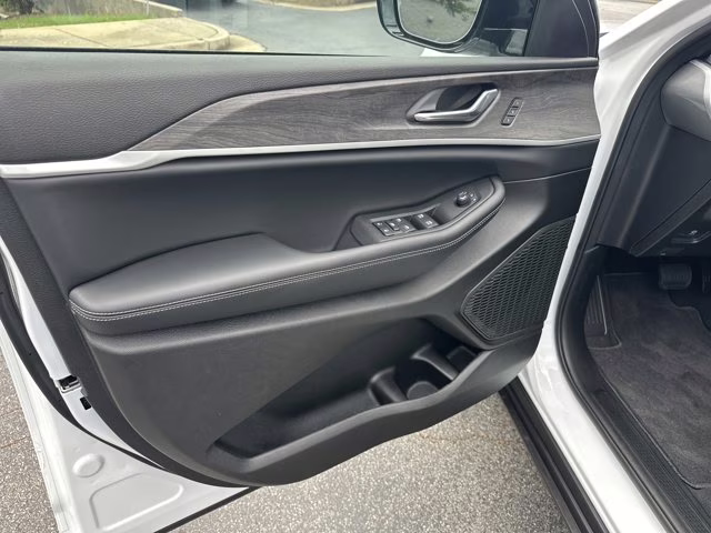 2025 Bright White Clearcoat Jeep Grand Cherokee L Limited RWD SUV