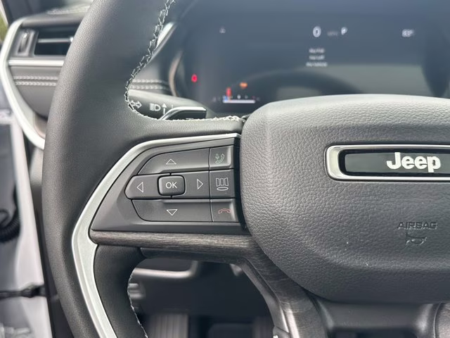 2025 Bright White Clearcoat Jeep Grand Cherokee L Limited RWD SUV