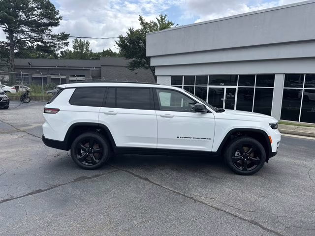 2025 Bright White Clearcoat Jeep Grand Cherokee L Limited RWD SUV