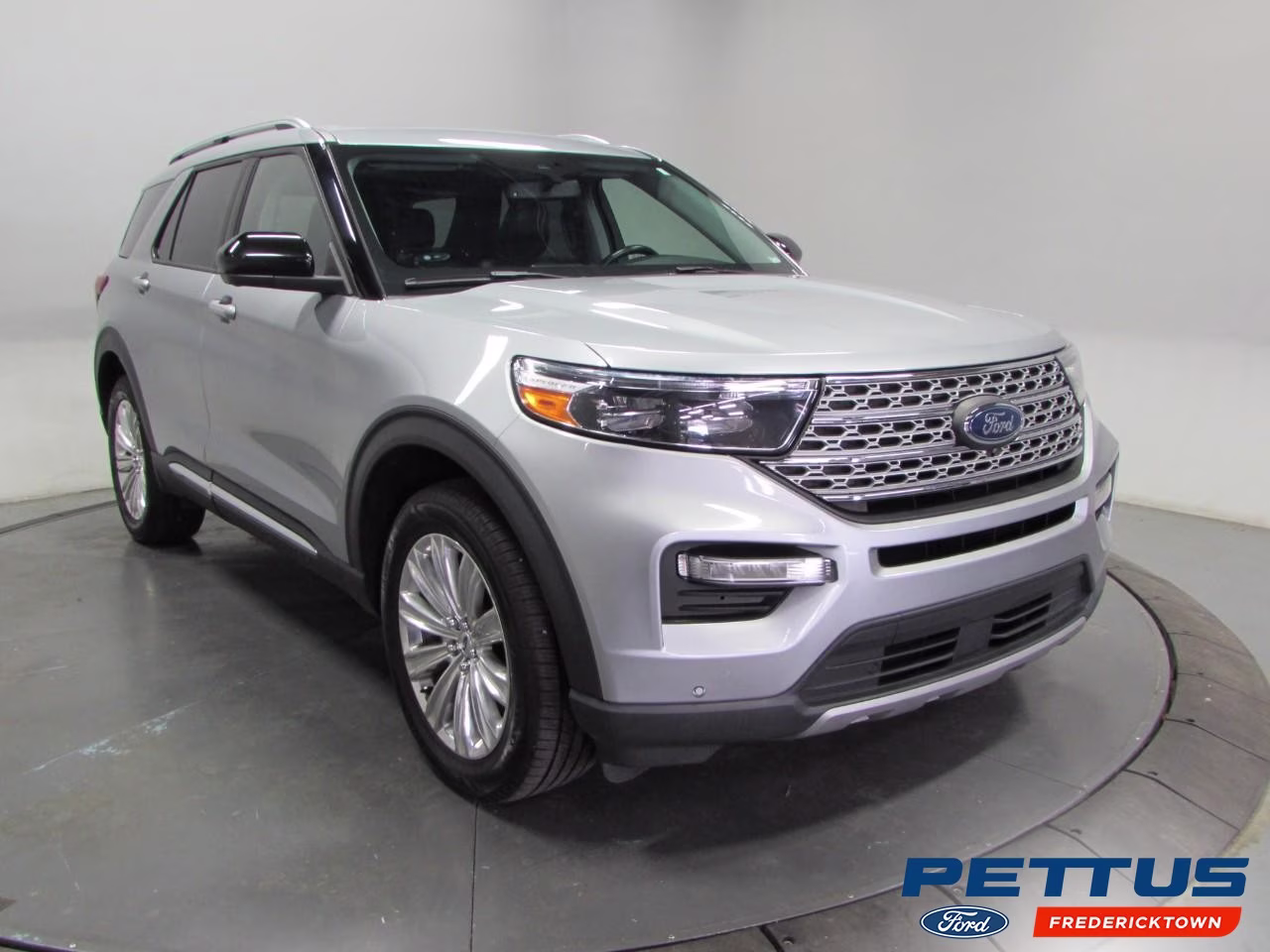 2022 Iconic Silver Metallic Ford Explorer Limited 4X4 SUV