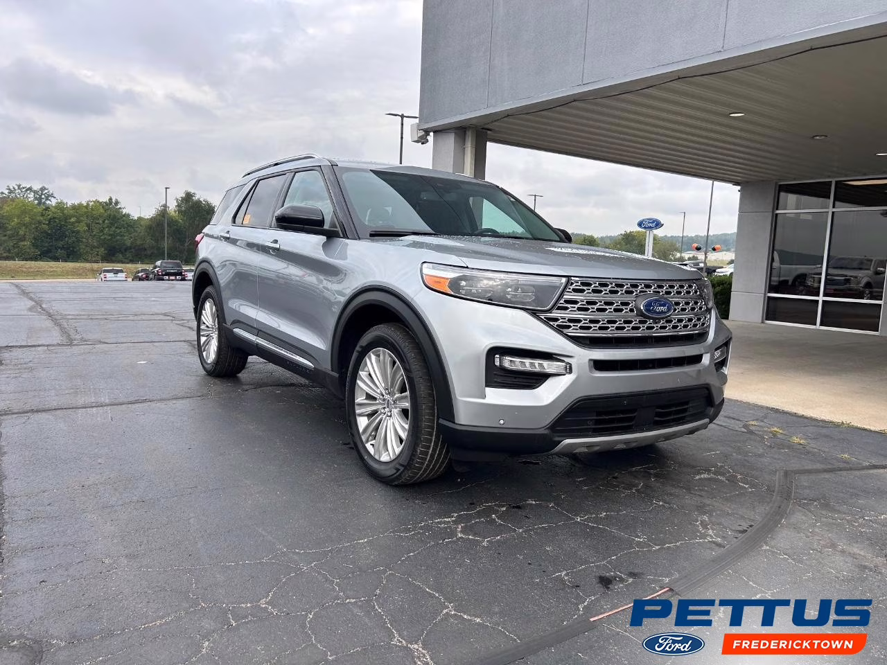 2022 Iconic Silver Metallic Ford Explorer Limited 4X4 SUV