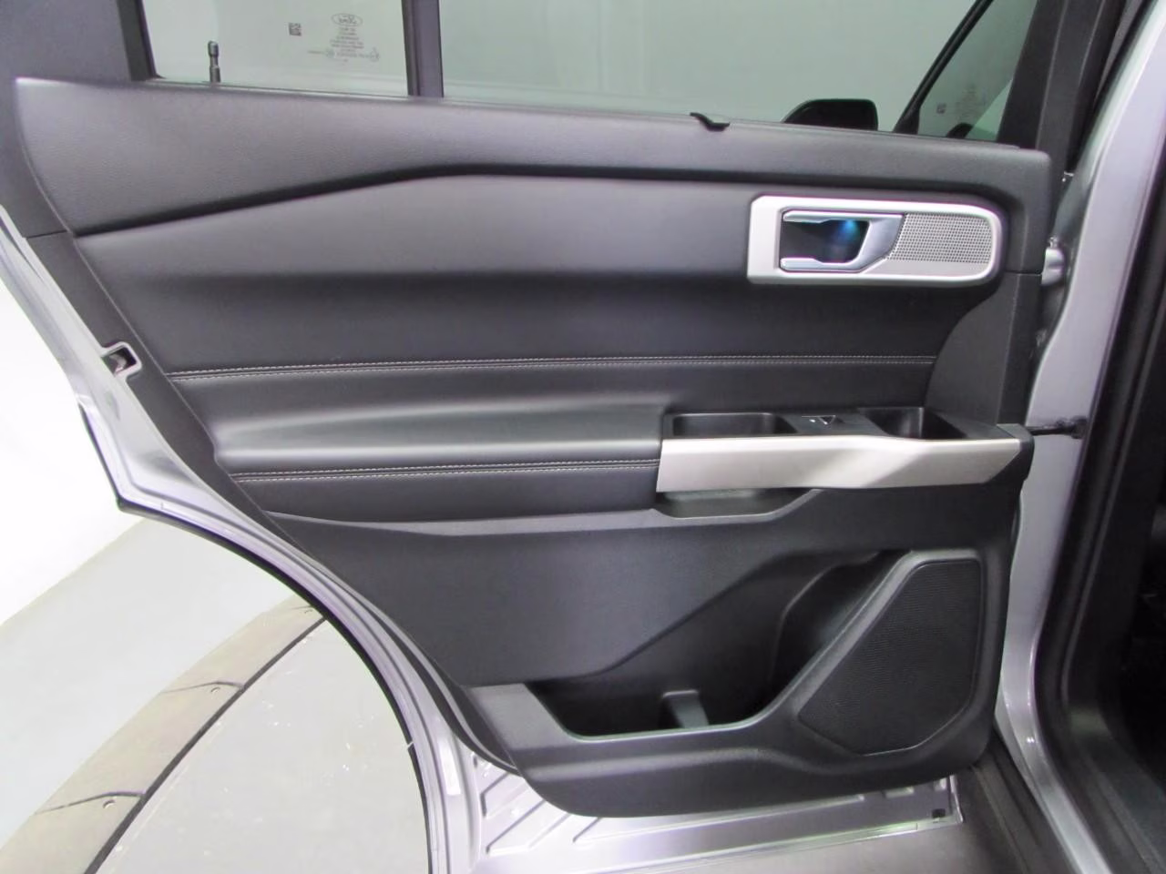 2022 Iconic Silver Metallic Ford Explorer Limited 4X4 SUV