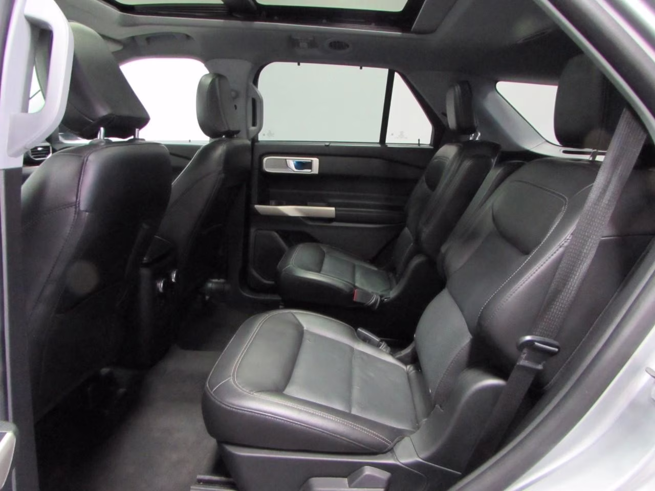 2022 Iconic Silver Metallic Ford Explorer Limited 4X4 SUV