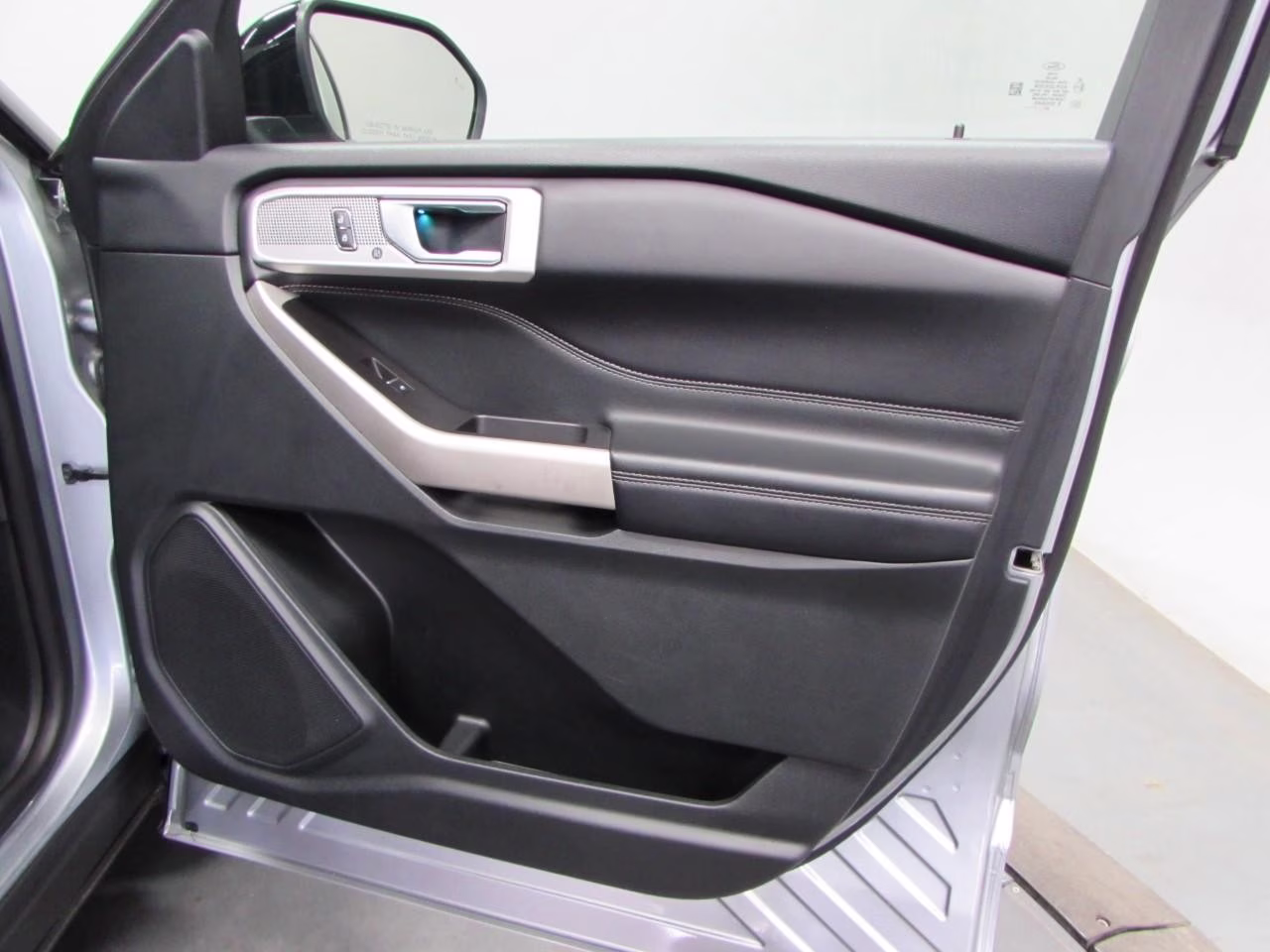 2022 Iconic Silver Metallic Ford Explorer Limited 4X4 SUV