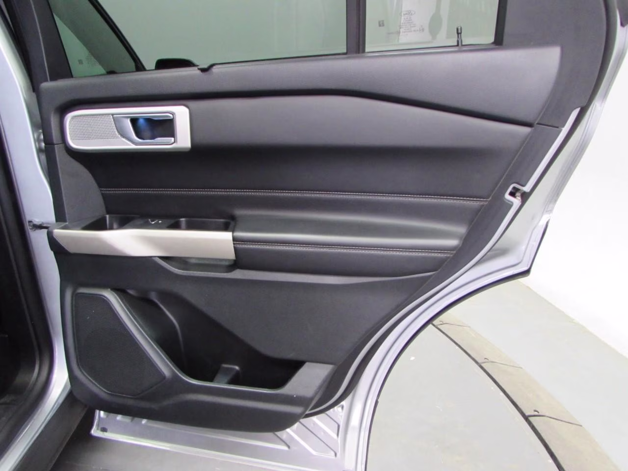 2022 Iconic Silver Metallic Ford Explorer Limited 4X4 SUV