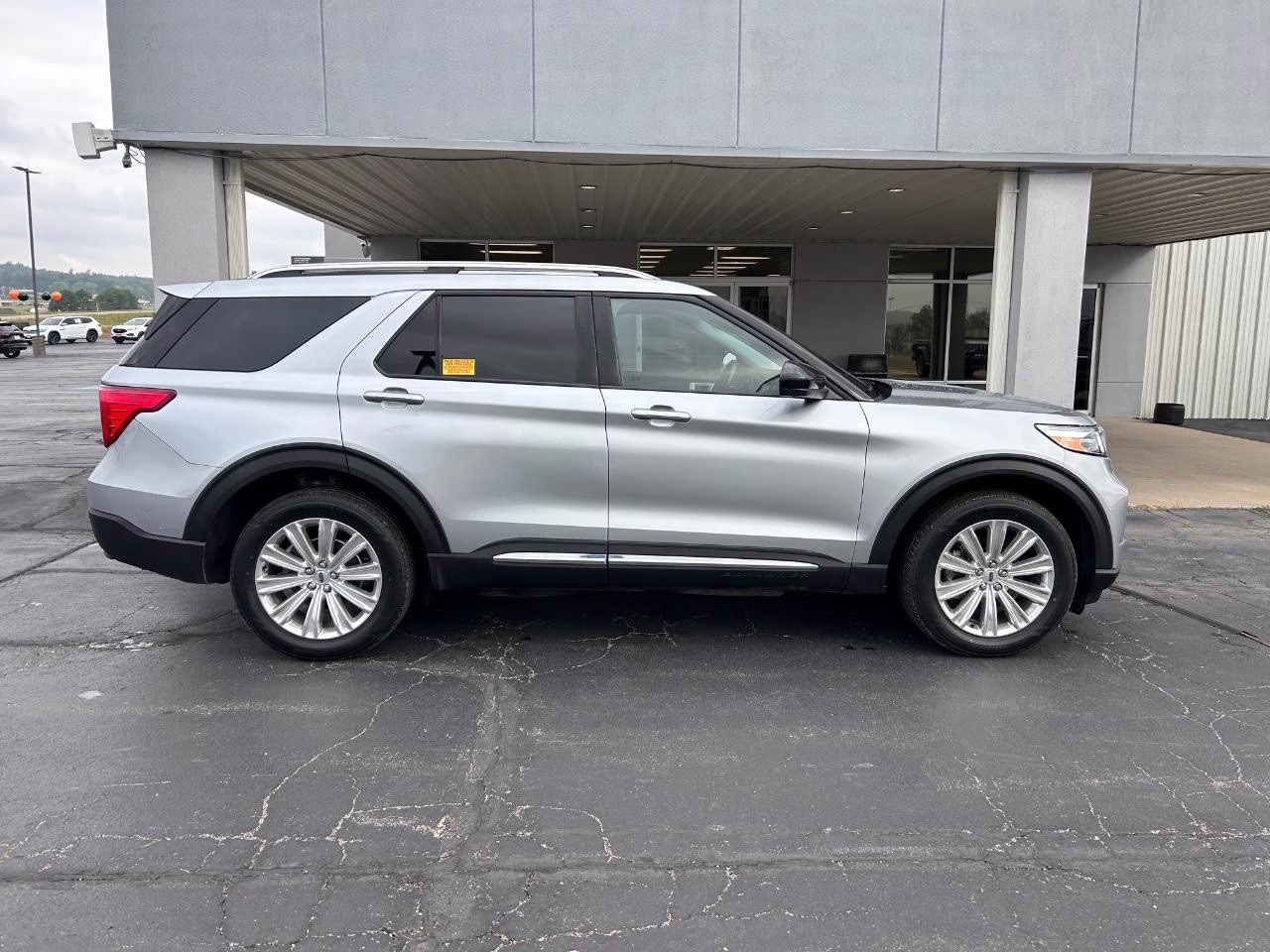 2022 Iconic Silver Metallic Ford Explorer Limited 4X4 SUV