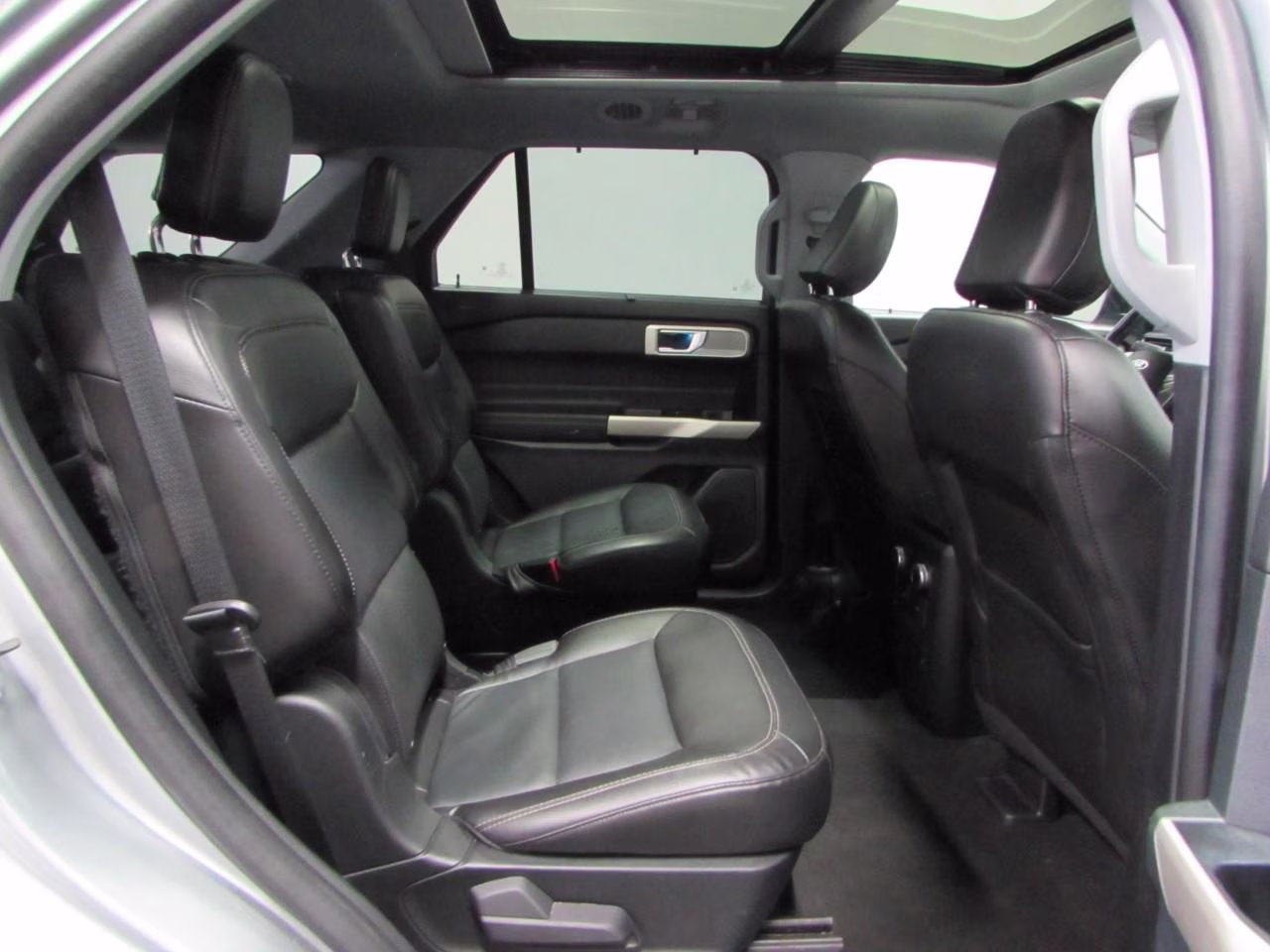 2022 Iconic Silver Metallic Ford Explorer Limited 4X4 SUV