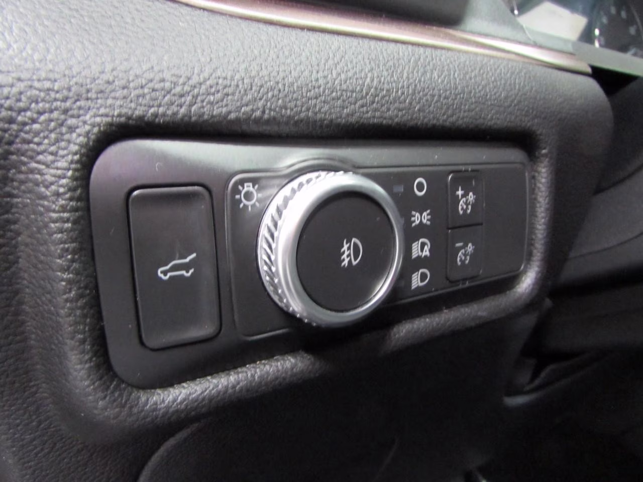 2022 Iconic Silver Metallic Ford Explorer Limited 4X4 SUV