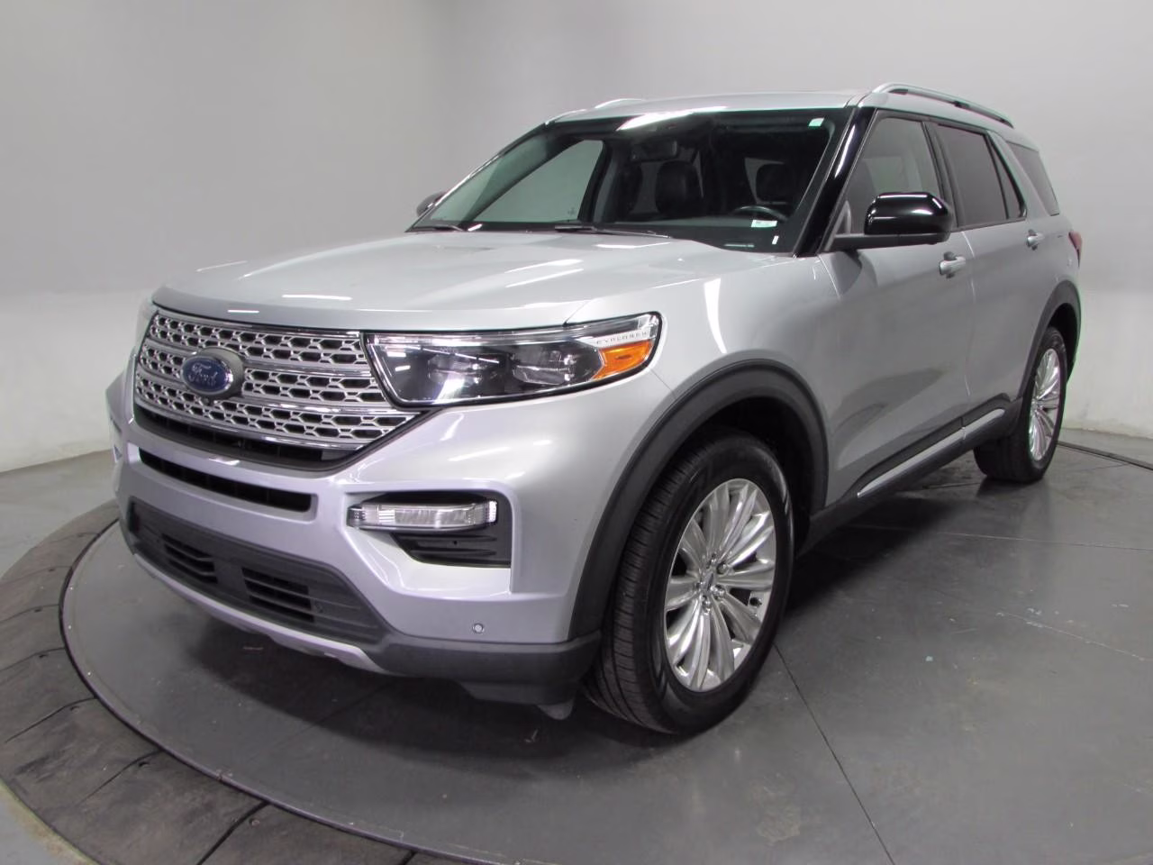 2022 Iconic Silver Metallic Ford Explorer Limited 4X4 SUV