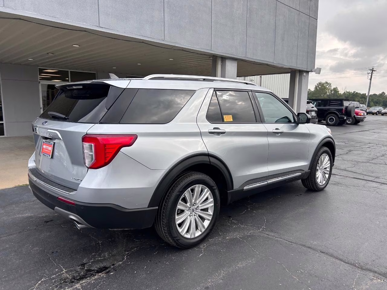2022 Iconic Silver Metallic Ford Explorer Limited 4X4 SUV