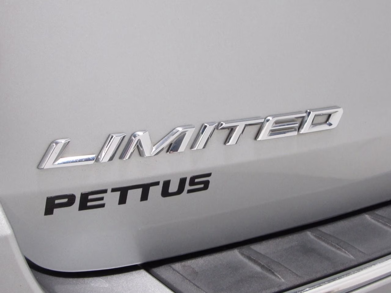 2022 Iconic Silver Metallic Ford Explorer Limited 4X4 SUV