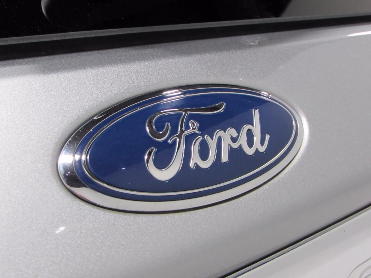 2022 Iconic Silver Metallic Ford Explorer Limited 4X4 SUV