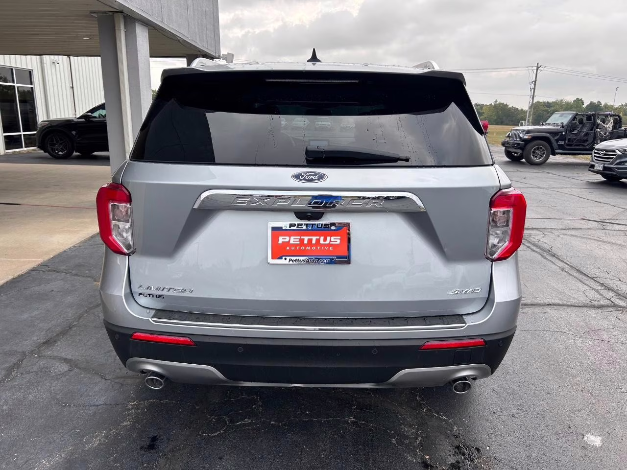 2022 Iconic Silver Metallic Ford Explorer Limited 4X4 SUV