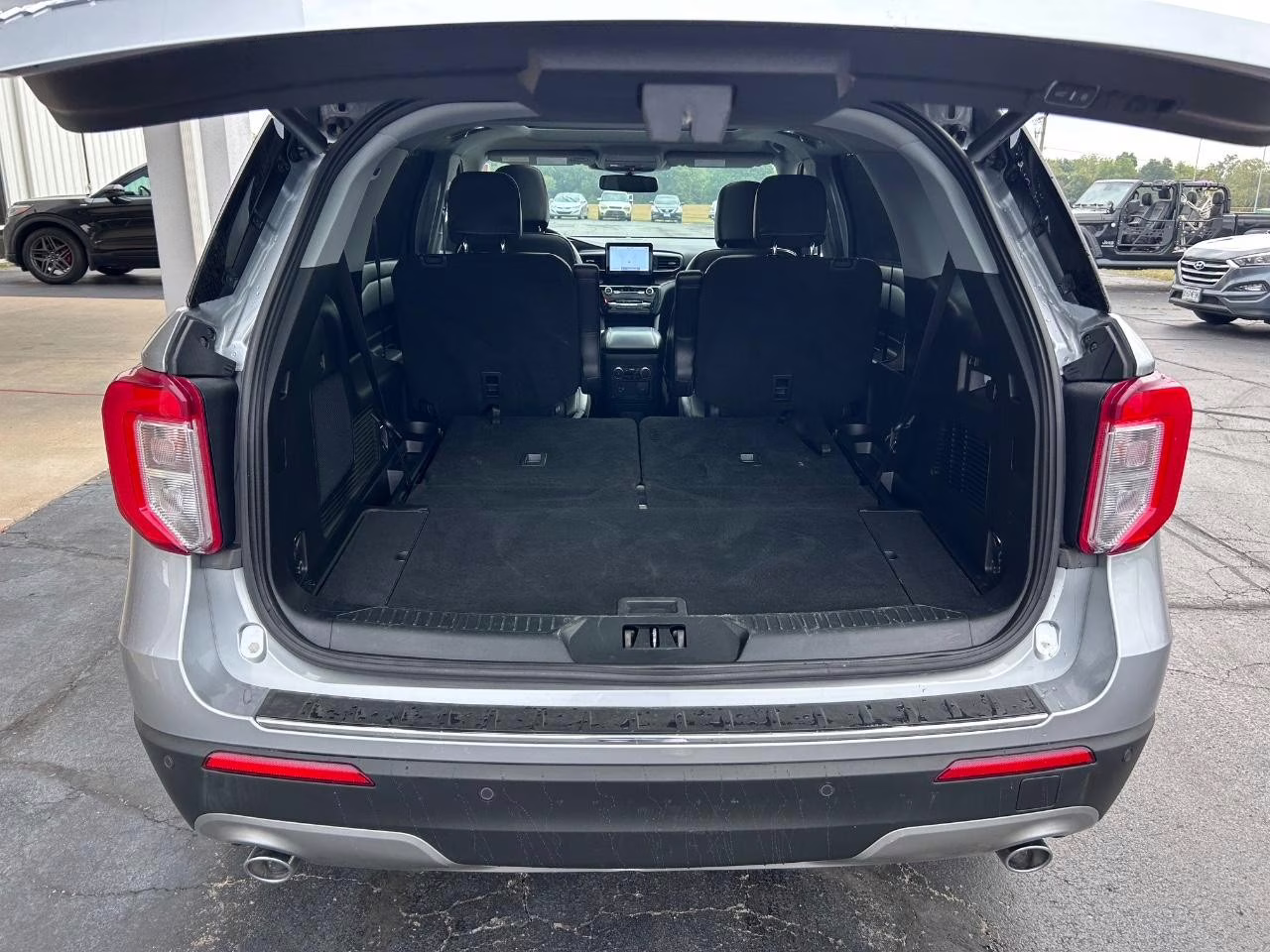 2022 Iconic Silver Metallic Ford Explorer Limited 4X4 SUV