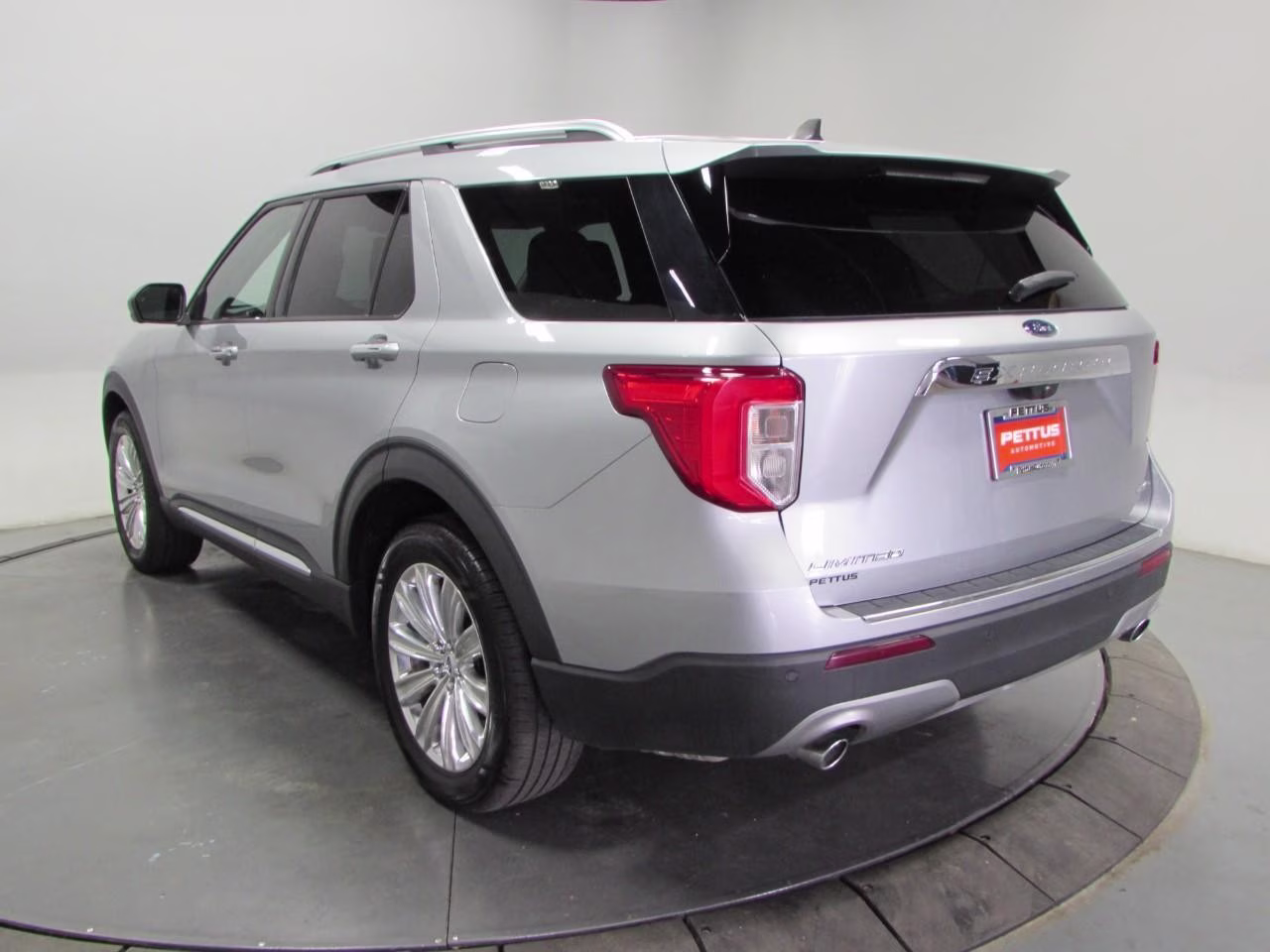2022 Iconic Silver Metallic Ford Explorer Limited 4X4 SUV