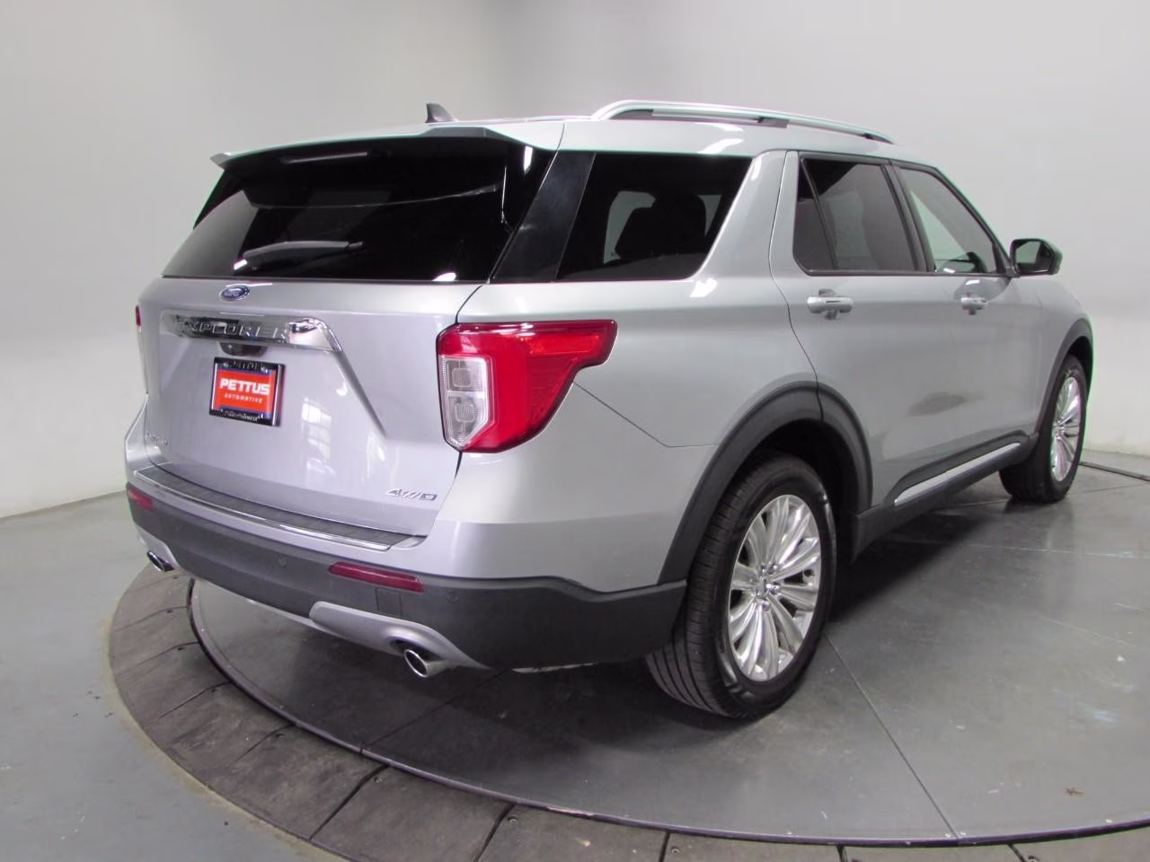 2022 Iconic Silver Metallic Ford Explorer Limited 4X4 SUV