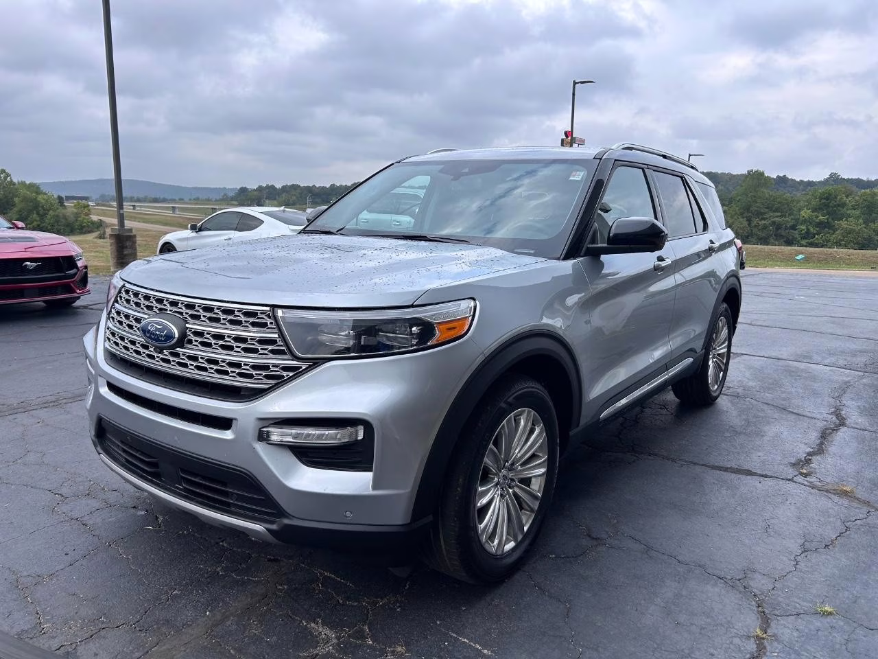 2022 Iconic Silver Metallic Ford Explorer Limited 4X4 SUV
