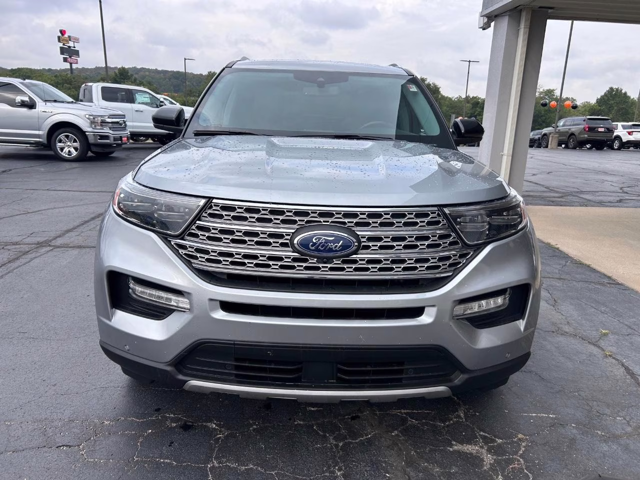 2022 Iconic Silver Metallic Ford Explorer Limited 4X4 SUV
