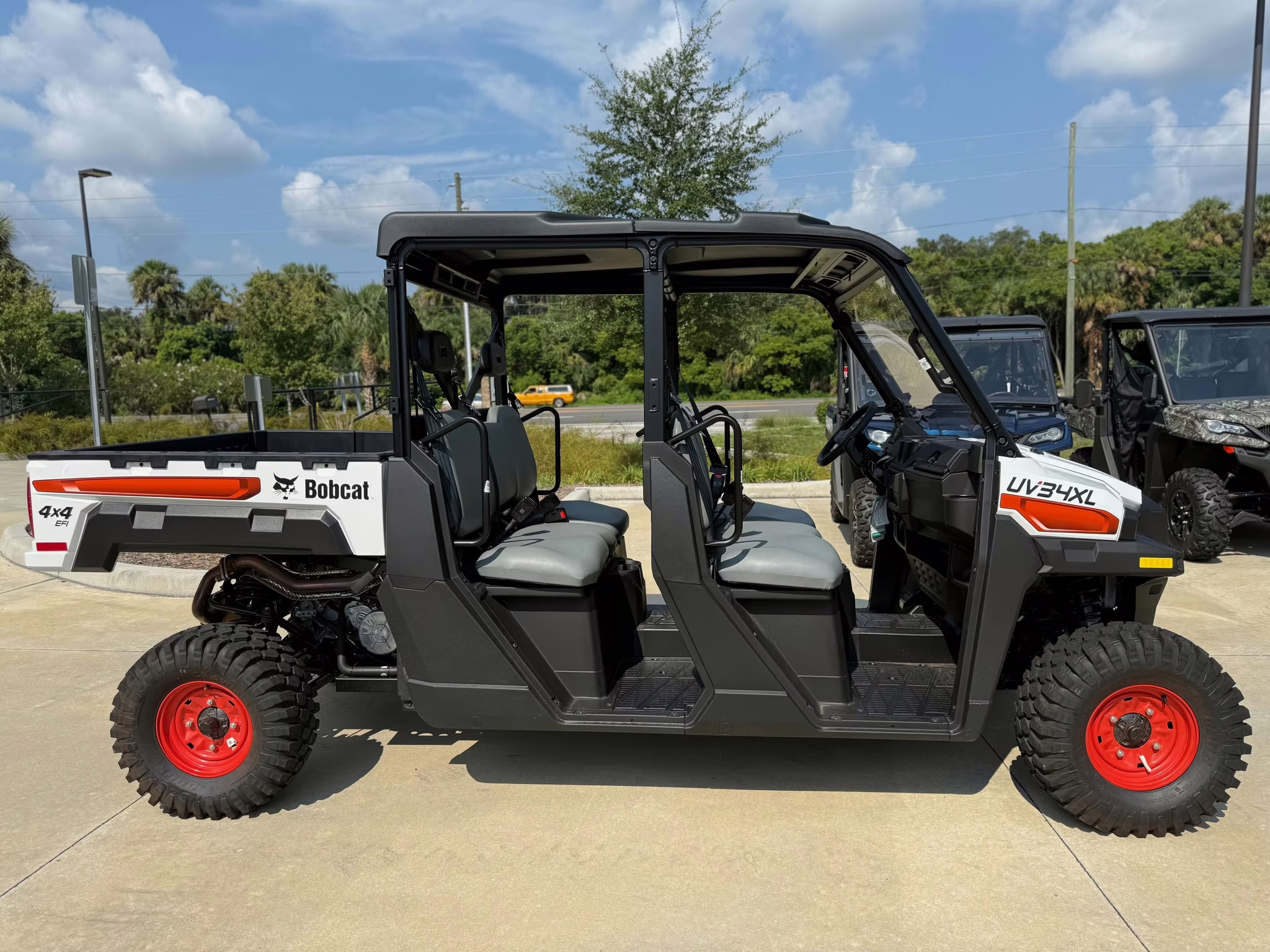 2025 - Bobcat UV34XL Gas UTV