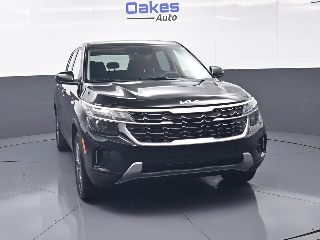 2026 Fusion Black Kia Seltos LX FWD SUV