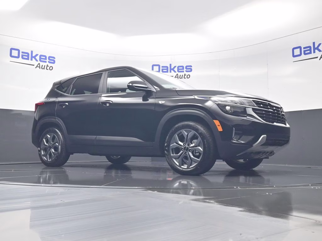 2026 Fusion Black Kia Seltos LX FWD SUV