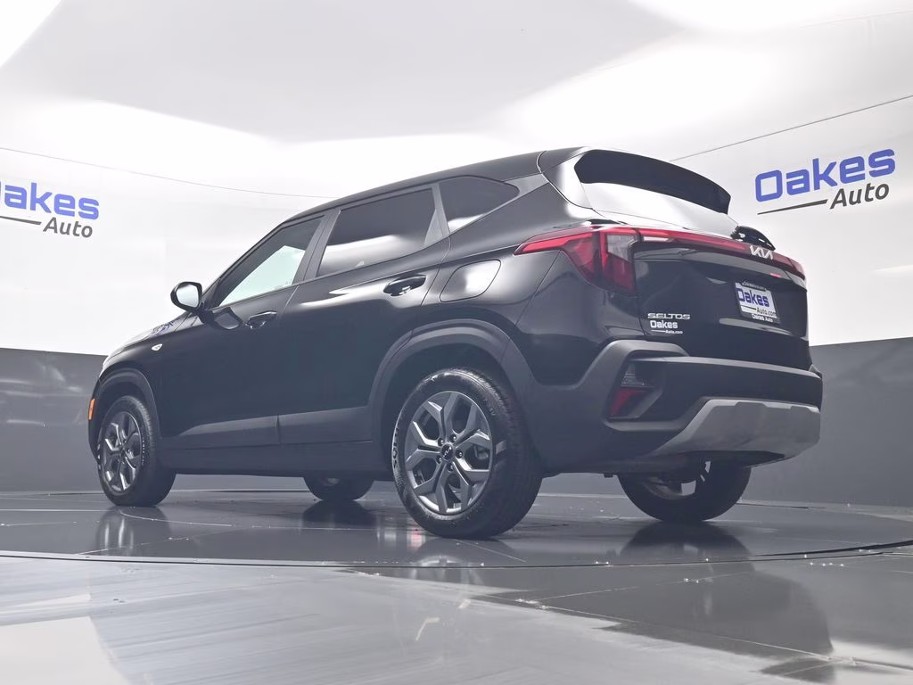 2026 Fusion Black Kia Seltos LX FWD SUV