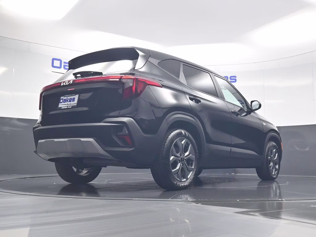 2026 Fusion Black Kia Seltos LX FWD SUV
