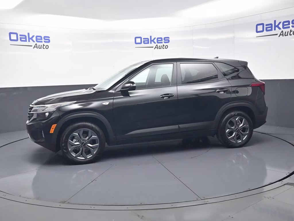 2026 Fusion Black Kia Seltos LX FWD SUV