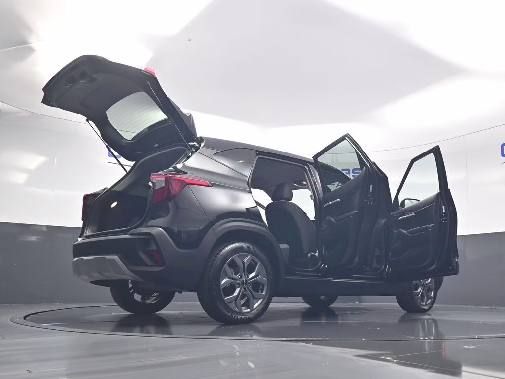 2026 Fusion Black Kia Seltos LX FWD SUV
