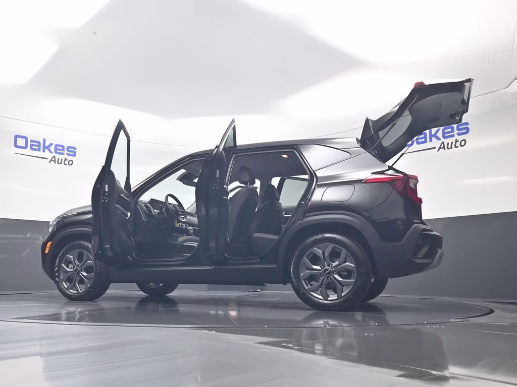 2026 Fusion Black Kia Seltos LX FWD SUV