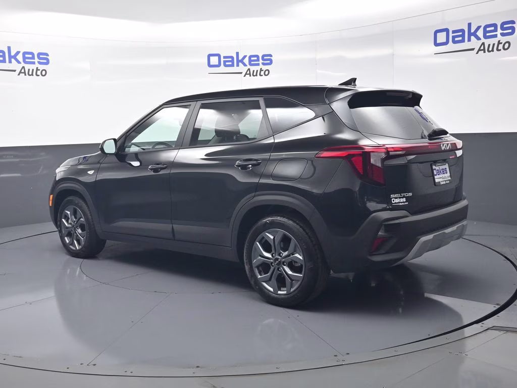 2026 Fusion Black Kia Seltos LX FWD SUV