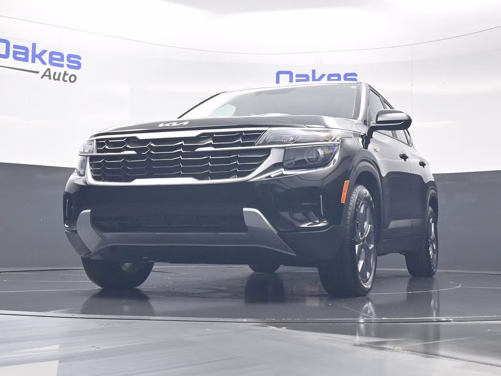2026 Fusion Black Kia Seltos LX FWD SUV
