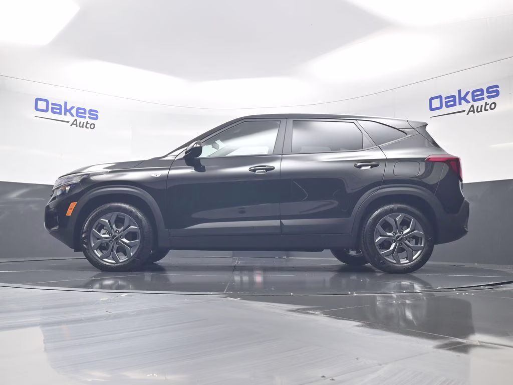 2026 Fusion Black Kia Seltos LX FWD SUV