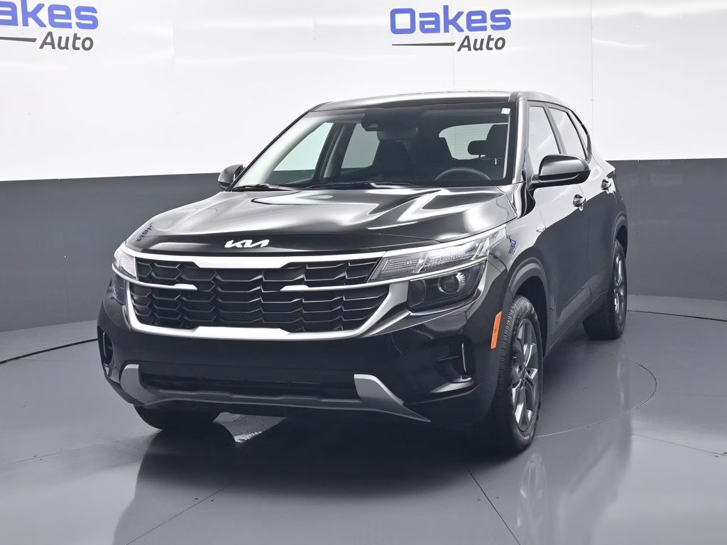 2026 Fusion Black Kia Seltos LX FWD SUV