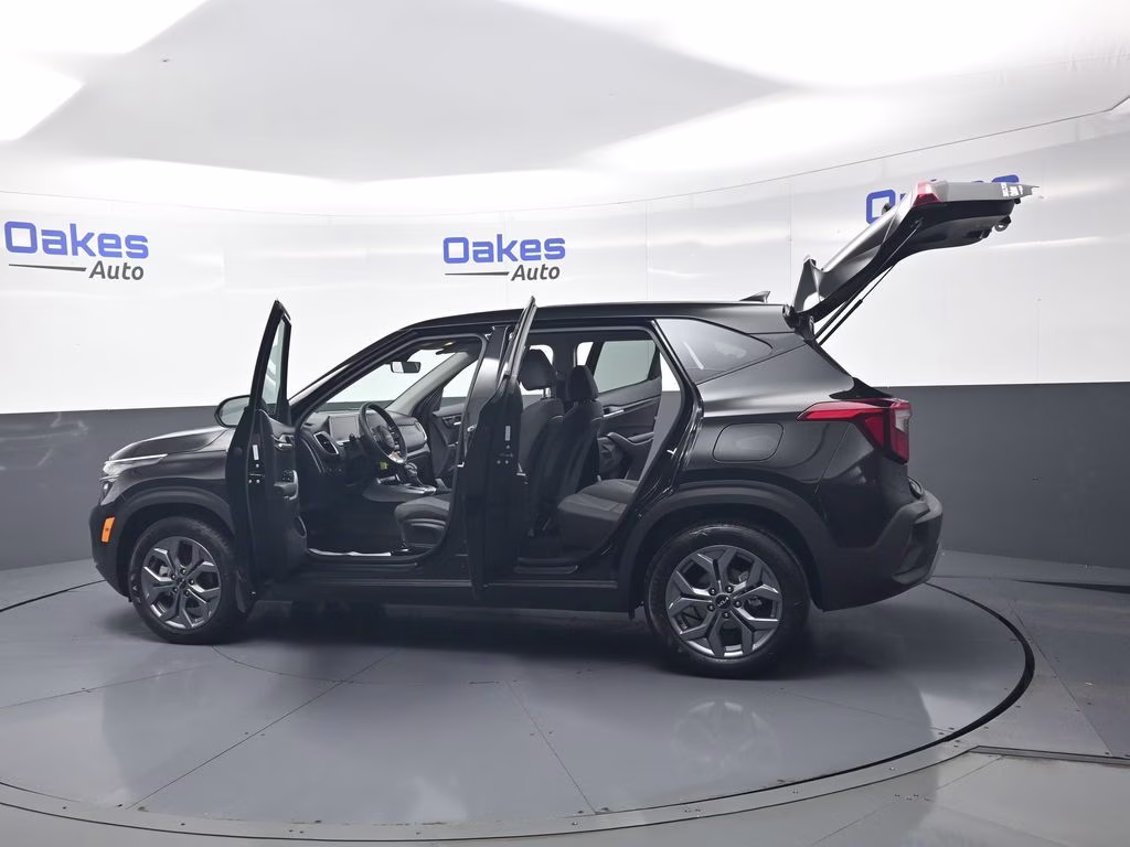 2026 Fusion Black Kia Seltos LX FWD SUV