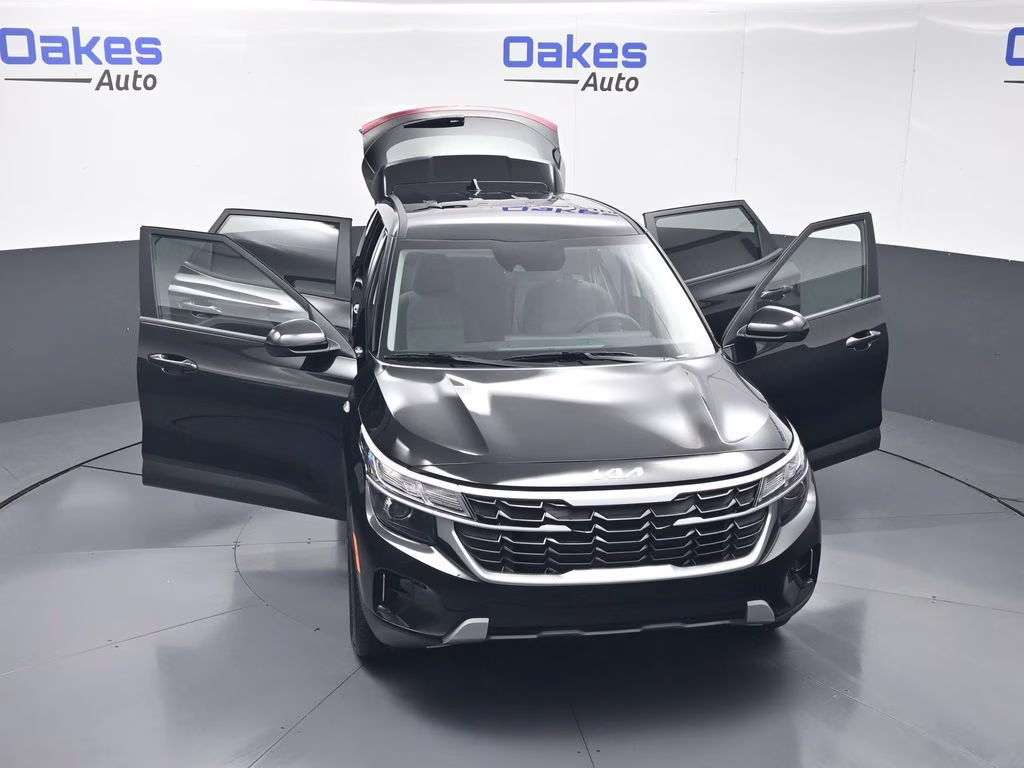 2026 Fusion Black Kia Seltos LX FWD SUV