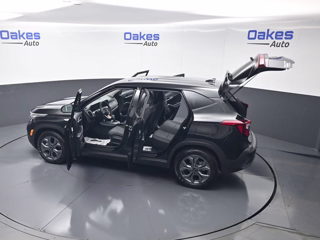 2026 Fusion Black Kia Seltos LX FWD SUV