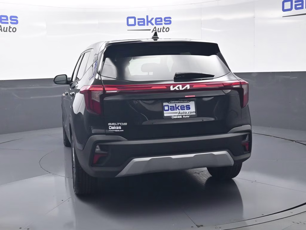 2026 Fusion Black Kia Seltos LX FWD SUV