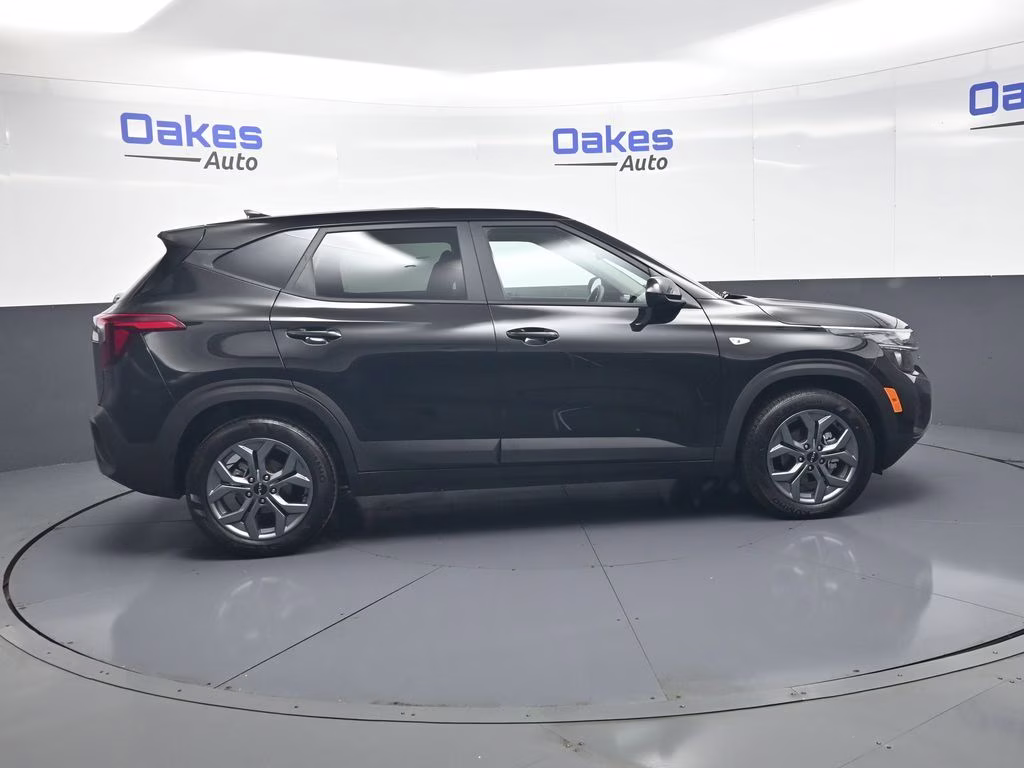 2026 Fusion Black Kia Seltos LX FWD SUV