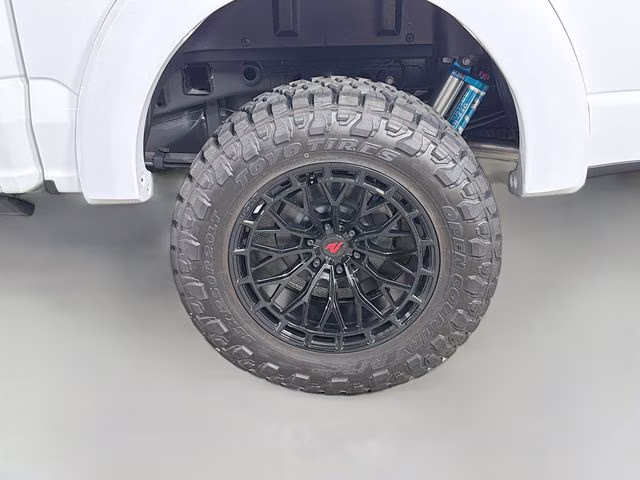 2025 Oxford White Ford F-150 Lariat 4X4 Truck