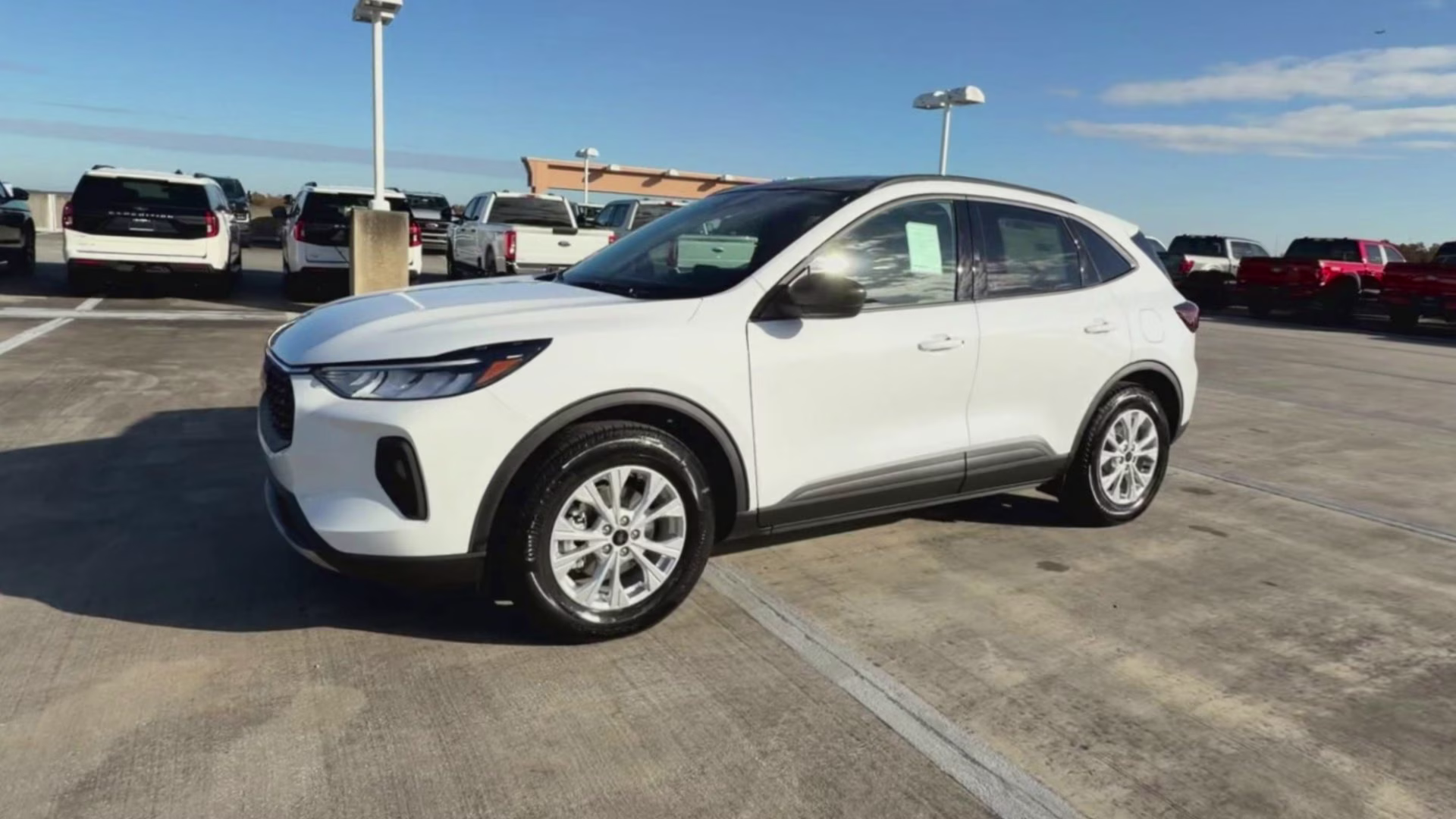 2026 Oxford White Ford Escape Active FWD SUV