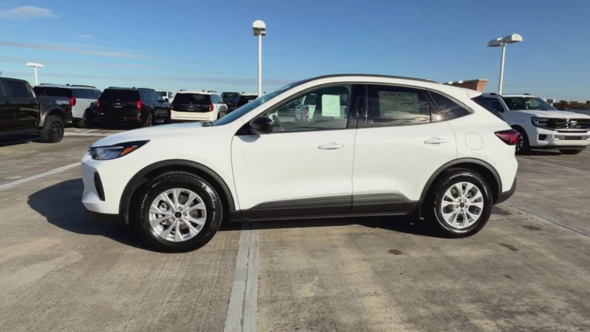 2026 Oxford White Ford Escape Active FWD SUV