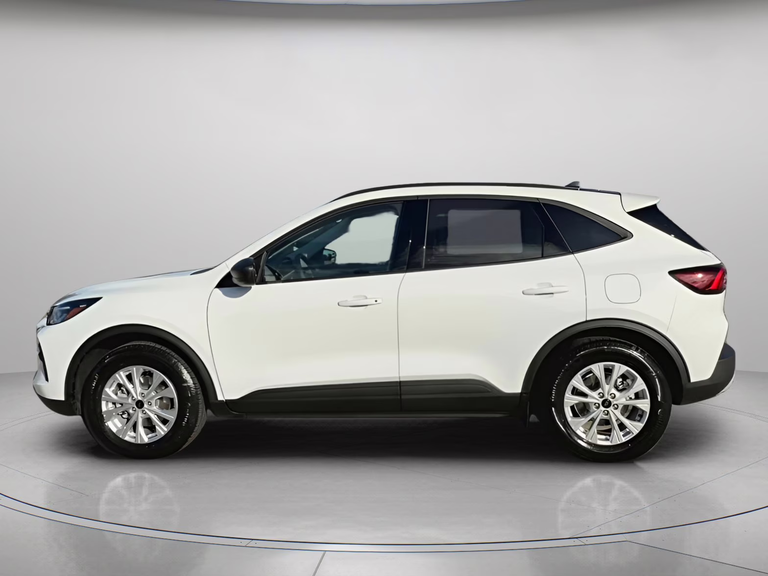 2026 Oxford White Ford Escape Active FWD SUV