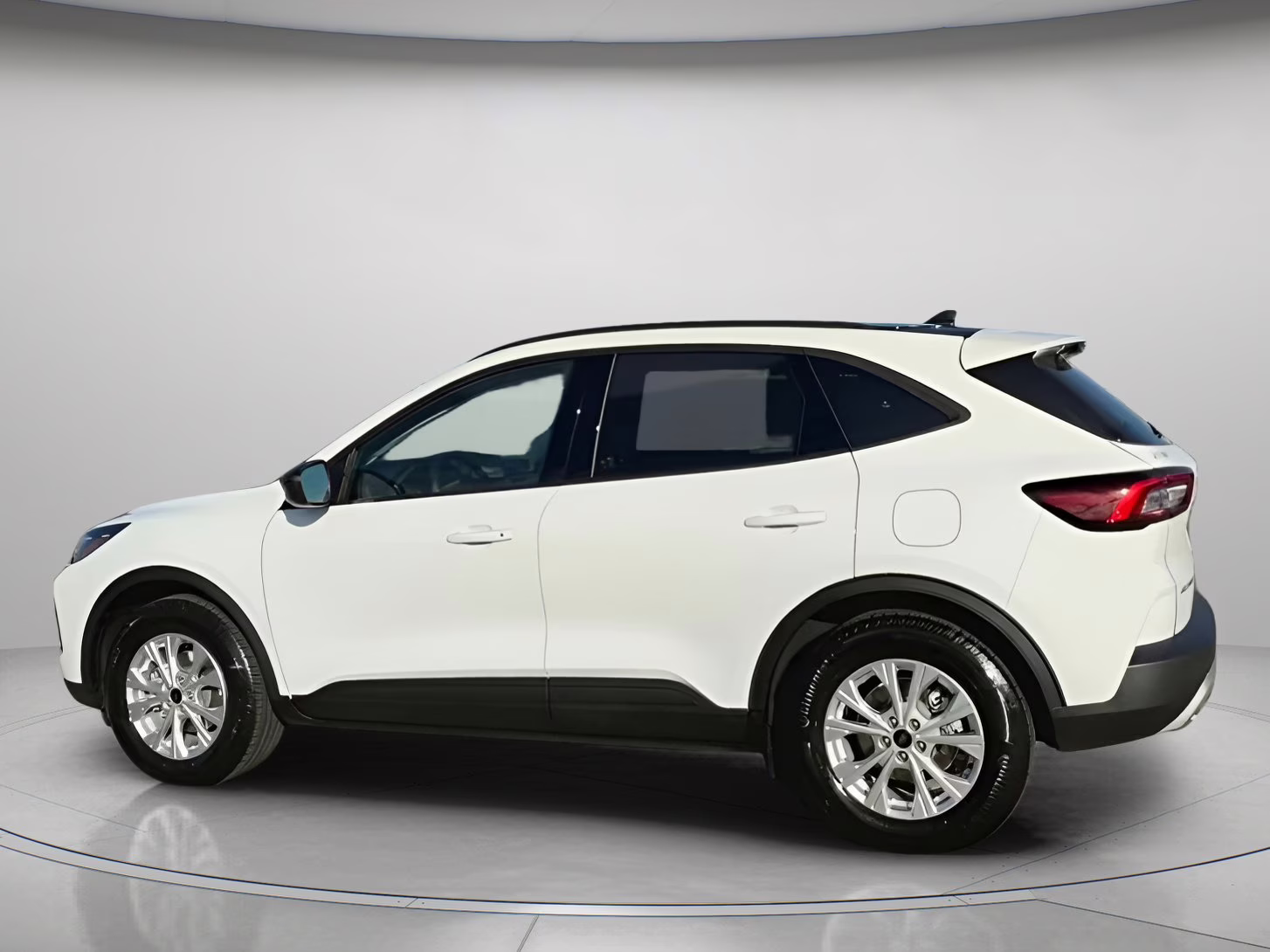 2026 Oxford White Ford Escape Active FWD SUV