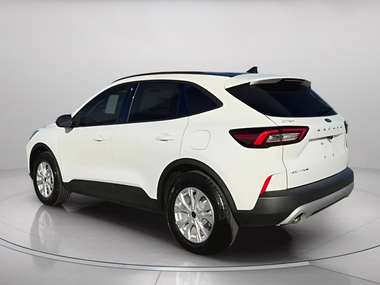 2026 Oxford White Ford Escape Active FWD SUV